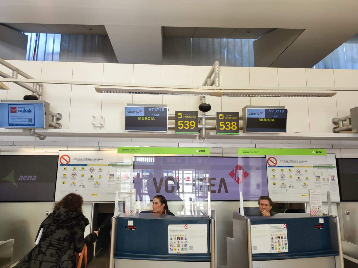 ORMurcia's tweet photo. ✈️Volotea estrena la ruta aérea #Madrid-#Murcia 

El Airbus 320 despega a las 16:50 y llegará a Murcia 35 minutos después

📸vía @javi_ramfer

🔗https://t.co/E9UmtLYd9o a través de @ormurcia https://t.co/f0m1r2obDT