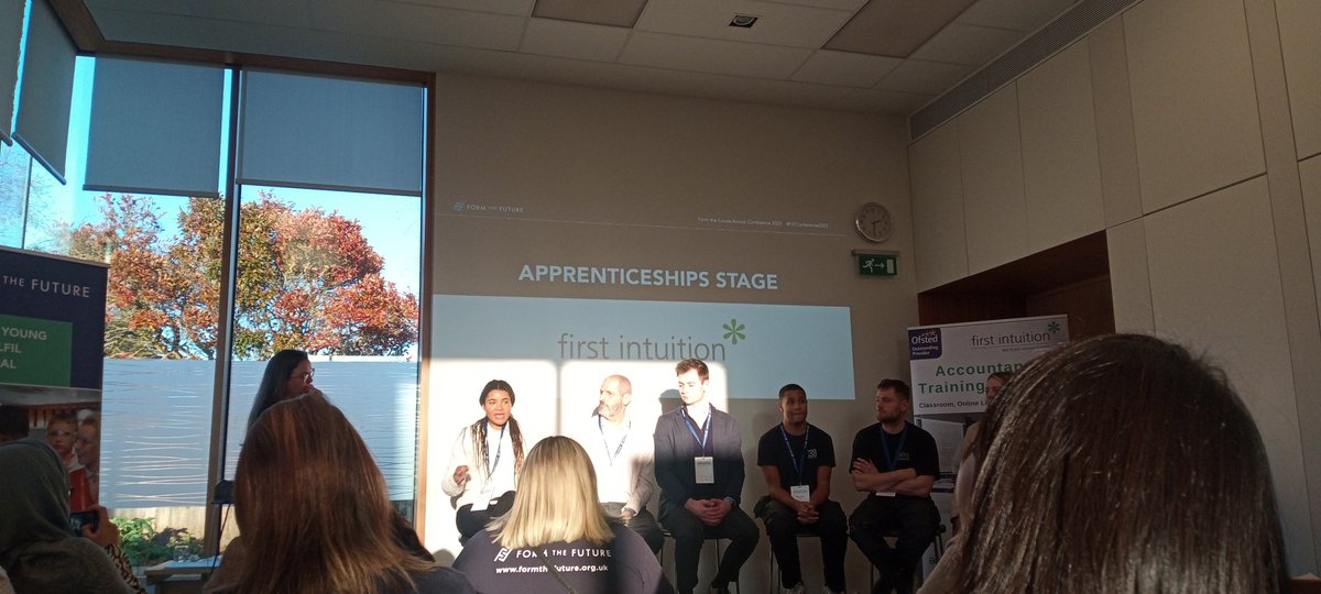 Simone Cambridge tweet media