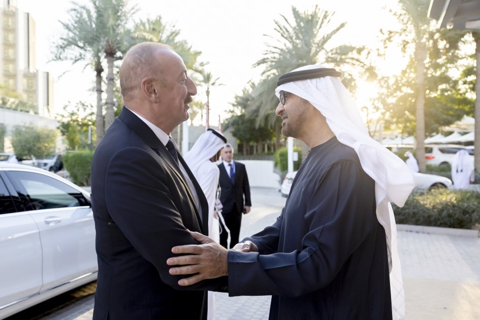 karabach24's tweet photo. 🇦🇿🇦🇪 Presidenten Aliyev en Sjeik Mohamed bin Zayed ontmoeten elkaar in #Dubai. Gefeliciteerd uitgewisseld met het succes van de #COP28. Ze bespreken sterke banden, #Garadagh Solar Power Plant, gezamenlijke investeringen en regionale samenwerking. 🤝
#UAE #Azerbaijan https://t.co/NZPsGL5YNG