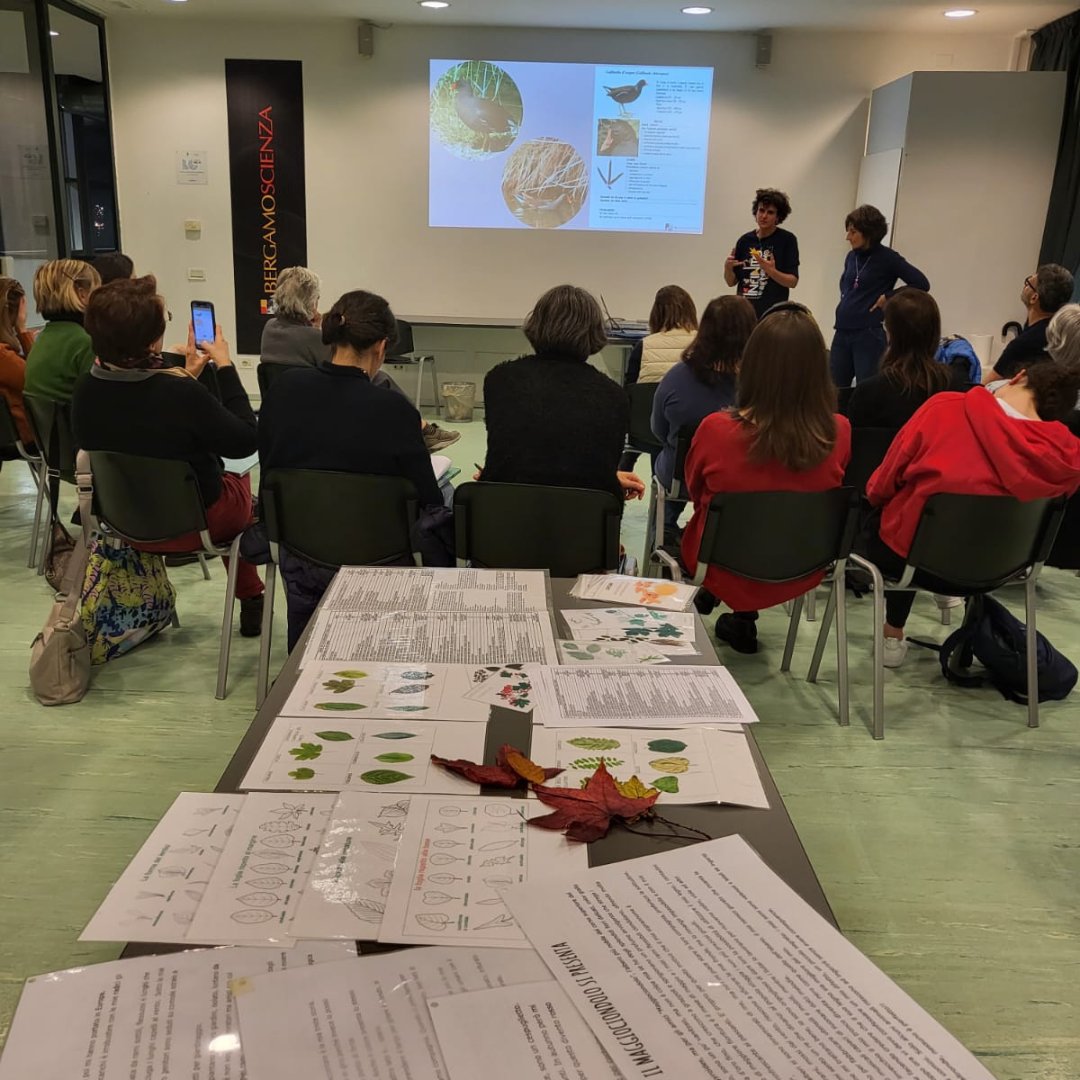 Proseguono al BergamoScienceCenter gli incontri dedicati alla formazione docenti del ciclo primaria.

Ieri sera abbiamo parlato di tutela dell’ambiente e del territorio e di come non sia mai troppo presto per imparare a prendersi cura del nostro Pianeta! 🌍

#bergamoscienza