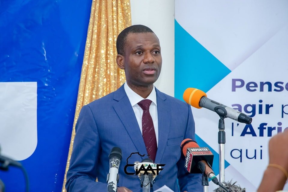 Les travaux de notre  #colloque international sur "l'avenir du #multilatéralisme africain sont en cours depuis ce matin à l'Ecole nationale d'administration du #Bénin. Après deux panels, nous en sommes à la #TableRonde.