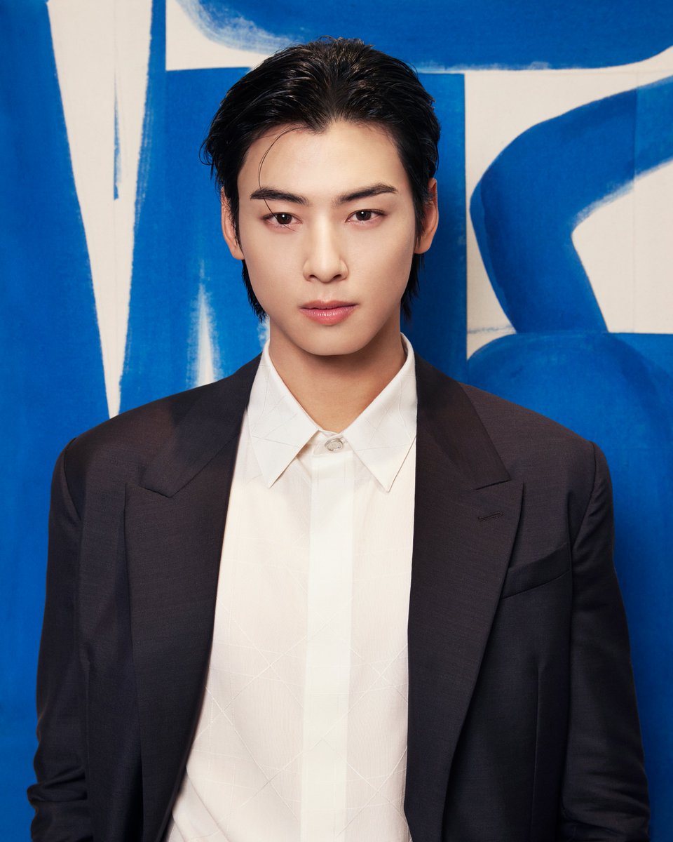 Making an entrance.
At the Dior Canton Road flagship store collection launch in Hong Kong, Dior ambassador Cha Eunwoo impressed in Kim Jones' designs, wearing a #DiorSpring24 suit, a silver brass belt, and black buffalo boots.
#StarsinDior