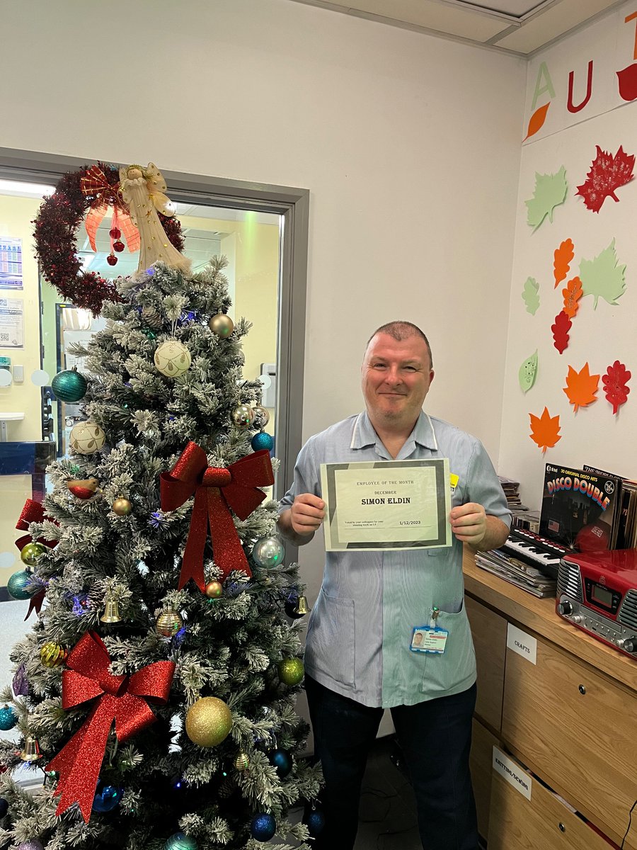 Congratulations to Simon who is ward L5’s Employee of the month. Simon is amazing with the patients and works very hard. Well done Simon 👏
#hardworking #personcentredcare
@SalfordCO_NHS