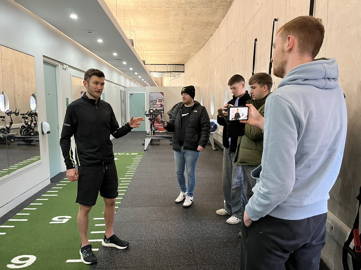JamesMahonTV's tweet image. Thank you to @HawkinsRunning @scotathletics for providing feature interview sessions for my @UniWestScotland final
year BA sports journalism
students today at UWS Paisley gym. @SBCICreative @UWScreative @UWSalumni @UWSNewsroom