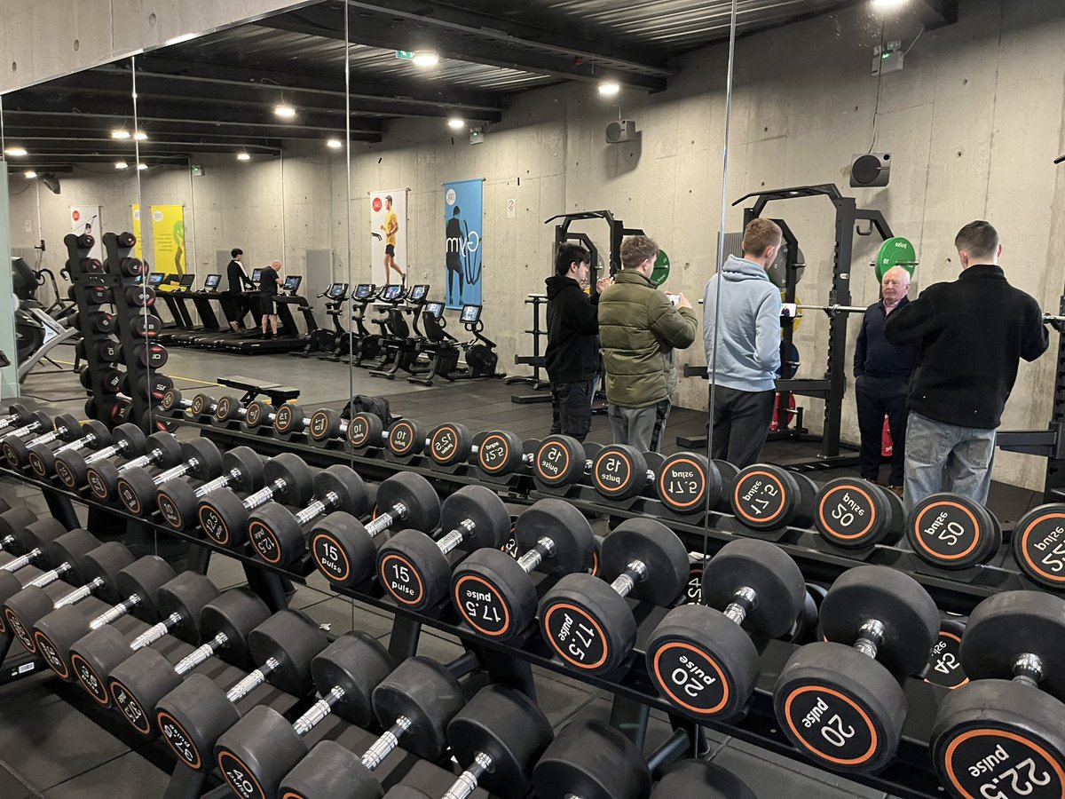 JamesMahonTV's tweet image. Thank you to @HawkinsRunning @scotathletics for providing feature interview sessions for my @UniWestScotland final
year BA sports journalism
students today at UWS Paisley gym. @SBCICreative @UWScreative @UWSalumni @UWSNewsroom