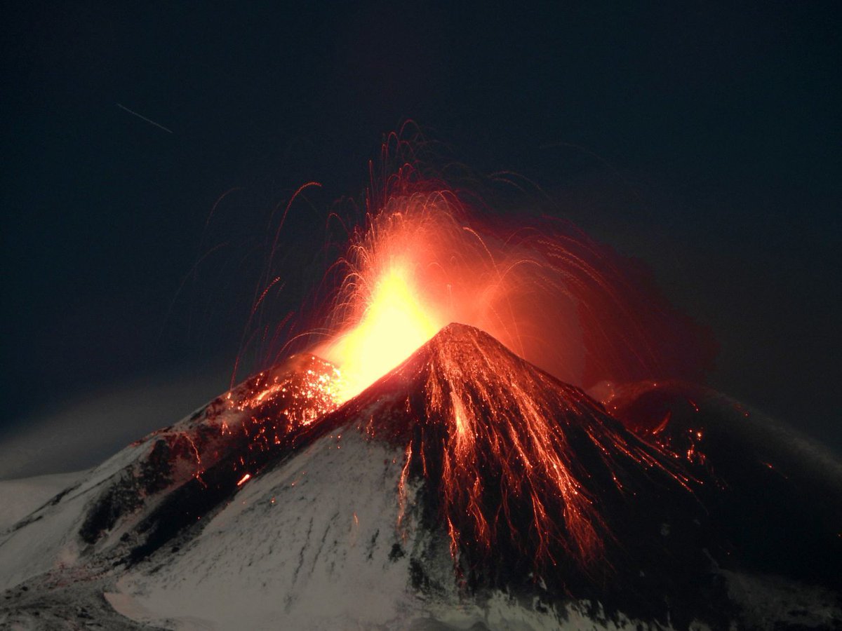 E' stato appena pubblicato sul blog INGVvulcani un nuovo articolo che spiega l'attivita' intermittente dell'Etna nelle ultime settimane. Per saperne di piu': buff.ly/3Rp07WM #INGVvulcani #Etna