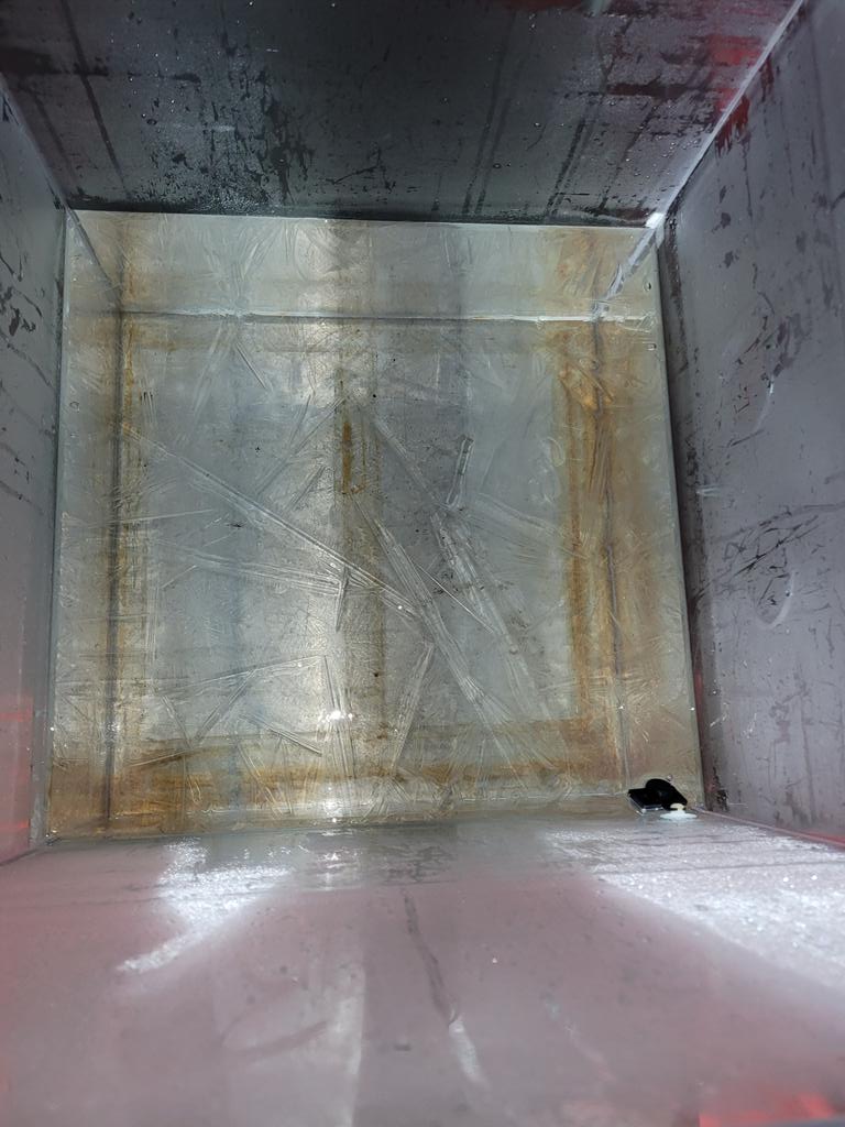 dj_dave01's tweet photo. It is going to be a cold show tonight. Under water #escapology when the water tank has frozen over. https://t.co/oXlyxnPs1t