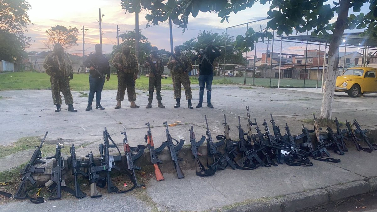 falacomigorj's tweet image. 🚨🚨ATENÇÃO🚨🚨
Enquanto as áreas do zinho sofrem mais um sufoco misteriosamente !
a milícia da reta da João 23 é baixada Fluminense que pertence a #TUBARÃO #JUNINHO #VARÃO passa impune até mesmo a reta da João 23 que todos os narco milicianos do #VAGUINHO #MAGRINHO então as ruas