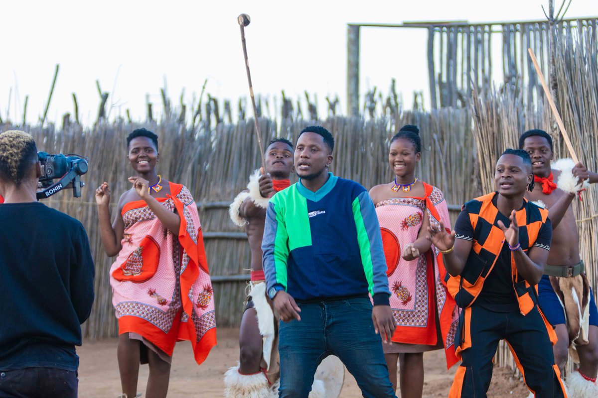 LyrikalBusta's tweet photo. Process.. check last slide for final work and don't forget to watch full Music Video on YouTube ๐ฅ๐
#SwatiMusicToTheWorld #Afroblisss #Imbita #Eswatini https://t.co/Jf1hpa6N3O