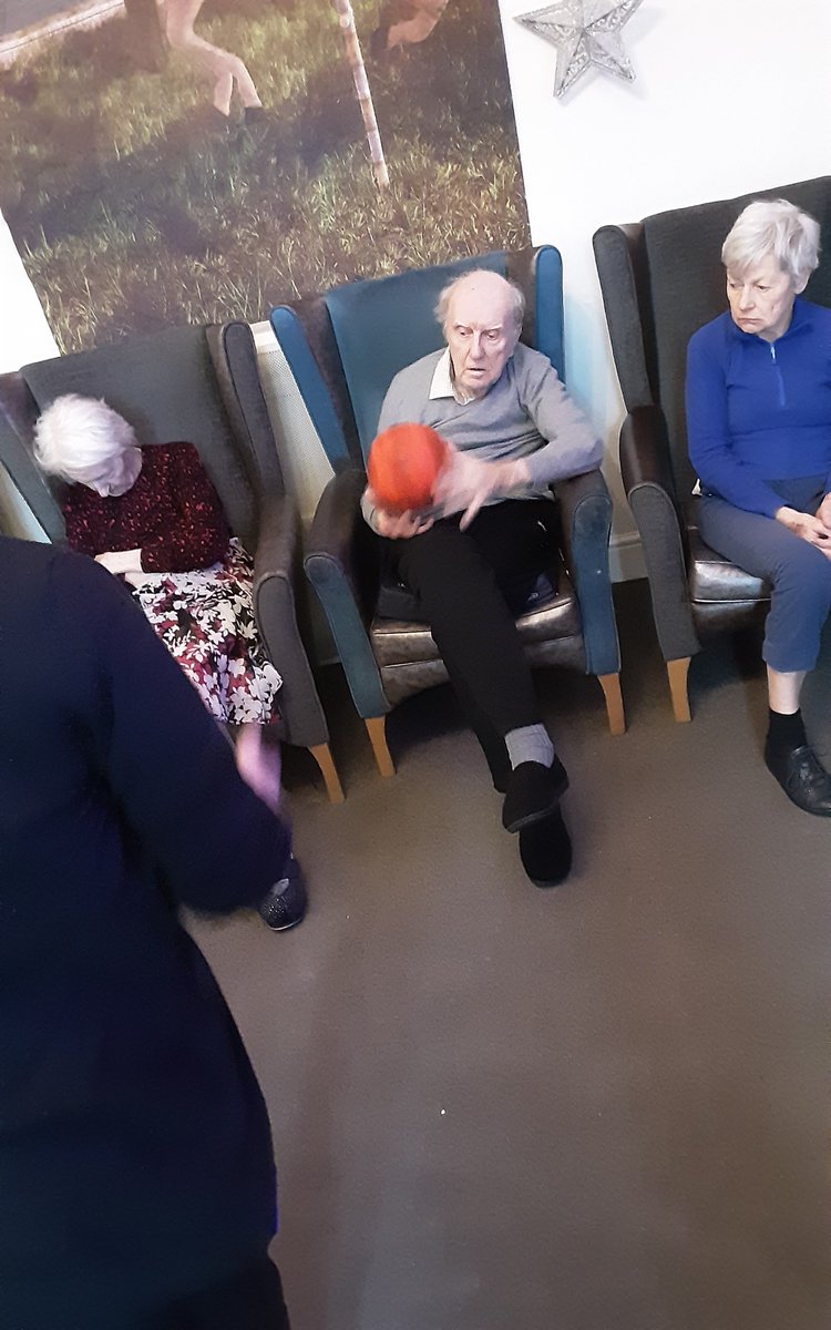 Prior_Bank's tweet photo. Ball games and Christmas music here at priorbank🎅🎶🤶 https://t.co/tFUoFxFbOr