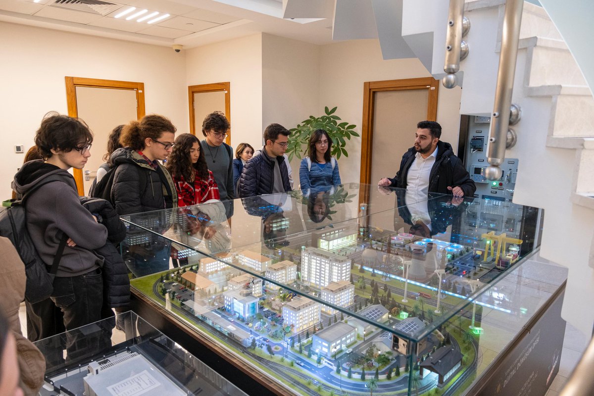 METUCyber's tweet photo. ODTÜ Siber Güvenlik Topluluğu olarak Cumhurbaşkanlığı @dijital Dönüşüm Ofisine ziyarette bulunduk. Yapay zekadan siber güvenliğe, e-Devlet Kapısı’ndan yenilikçi teknolojilere kadar birçok konuyu uzmanlarından dinlemekten mutluluk duyuyor ve teşekkür ediyoruz. https://t.co/isyIQ4PEEn