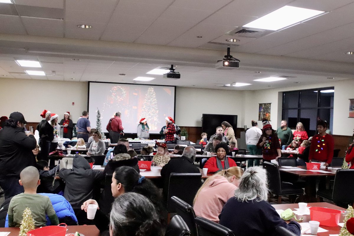 McDowellTechCC's tweet photo. McDowell Tech's Universal Building transformed into a winter wonderland yesterday as we lit up our Christmas tree! 🍪🎅Thanks to everyone who joined us! https://t.co/VYlh8ZGzLJ
