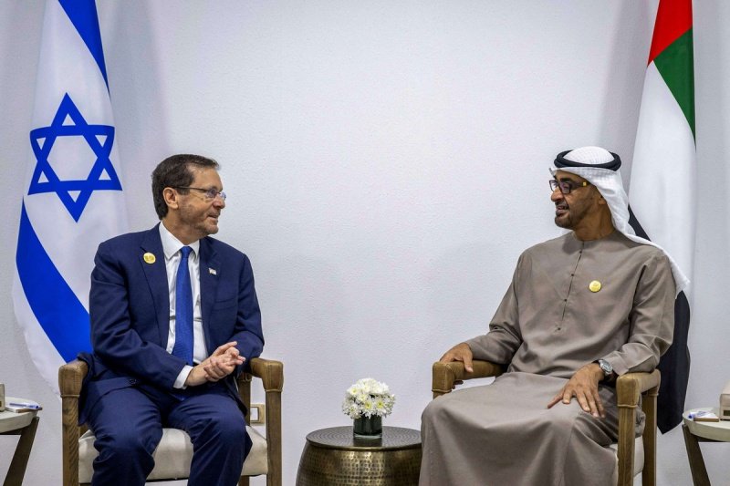 Amidst a rabid and genocidal Israeli onslaught on Gaza, #UAE's Bin Zayed warmly welcomes #Israel's Herzog in Dubai.