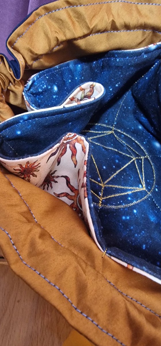 Time for a GIVEAWAY!
Over 880 followers by now 🥺💕

Rules:
-there will be one winner
-follow this acc
-retweet &amp; like this post 
(QRTs don't count as an entry)
-international, I cover shipping costs
-ends 15.12.23 6pm CEST
-shipping will be january 2024 💖

Good luck!