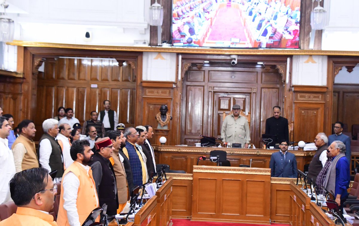 kpmaurya1's tweet photo. आज विधान भवन में चल रहे शीतकालीन सत्र के अंतिम दिन विधान परिषद के मा0 सदस्यों गणों के साथ सामुहिक चित्रण हुआ।
@narendramodi @JPNadda @BJP4India @AmitShah @BJP4UP
#WinterSessionOfUPAssembly
#WinterSessionsUP https://t.co/Hj2w4GFnPB