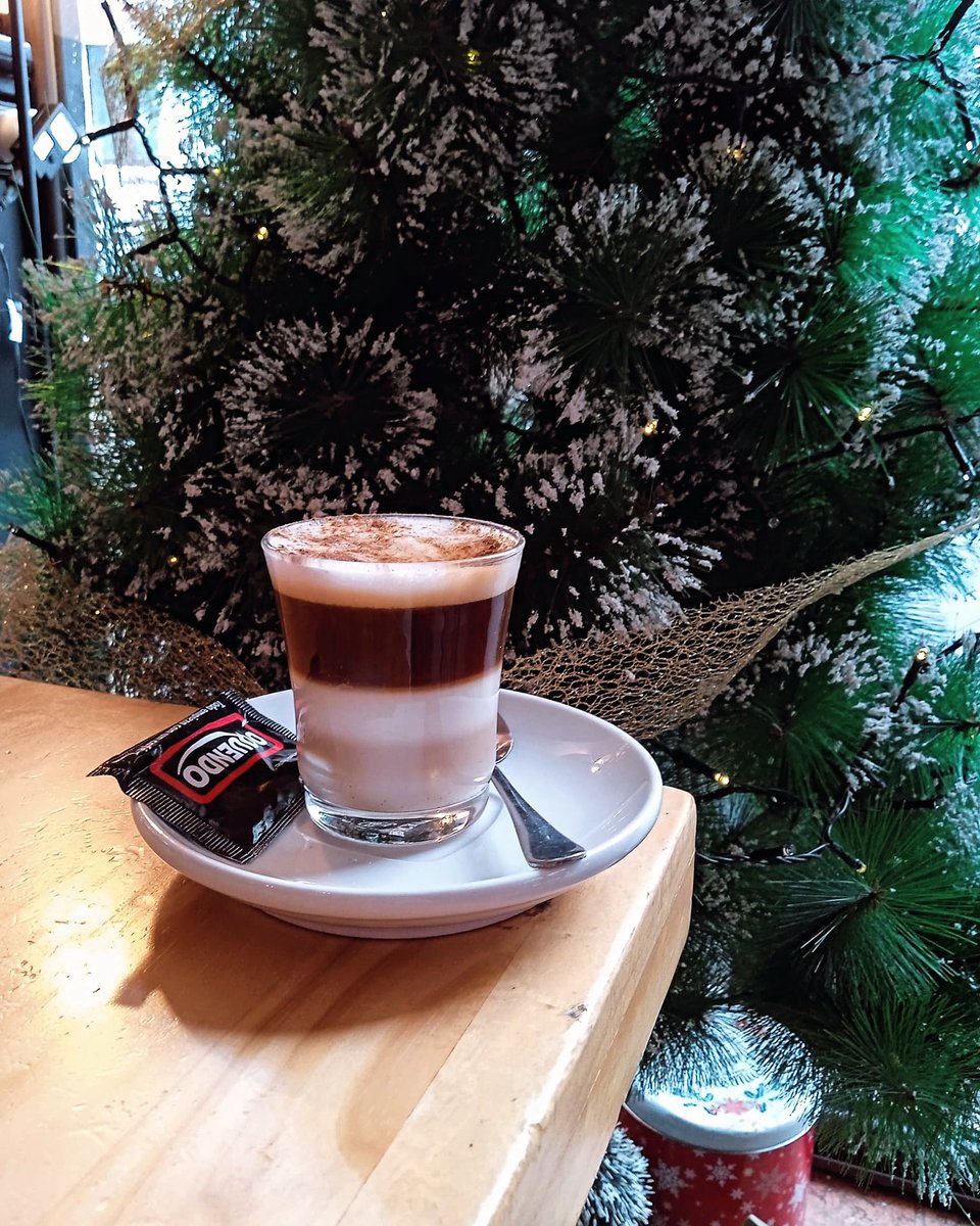 LaBoticaDeLuanc's tweet photo. 1 de Diciembre 
Huele a Navidad

🎄🎅🏼 ⭐️🤎 🫖 ☕️

#Navidad #LaBotica #Navidades23 #FelizNavidad #FelicesFiestas #CafeNavideño #CafeTime #CoffeeLovers #CafeDesign #Cafestagram #Cafeton #CafeVibes https://t.co/TUv4JulSxv