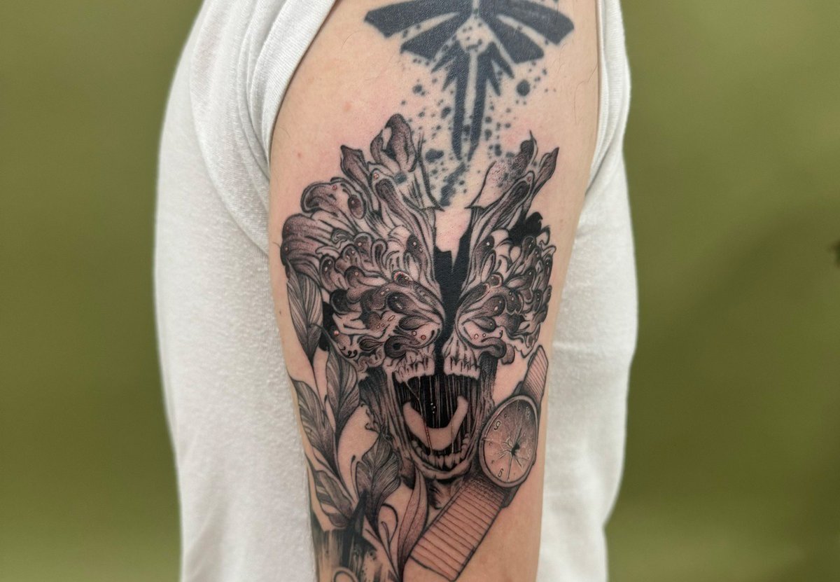 The Last of Us Fan Shows Off Stunning Clicker Tattoo