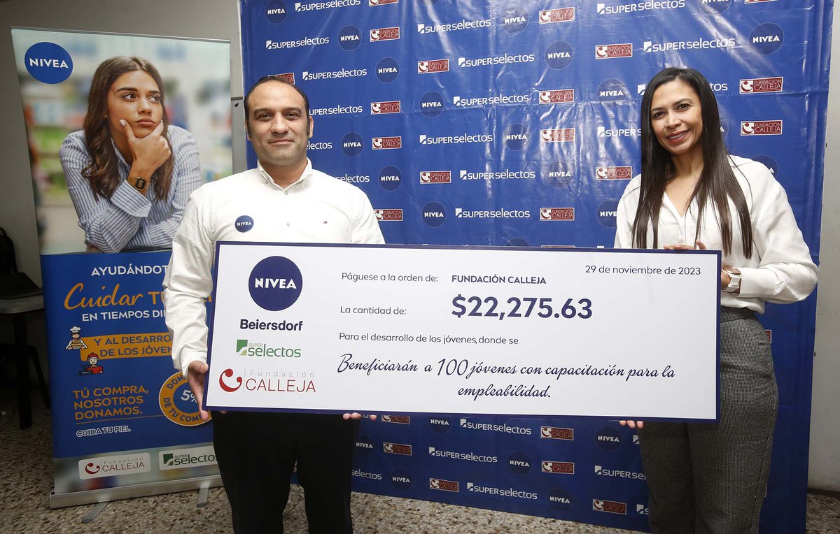 prensagrafica's tweet photo. Súper Selectos y BEIERSDORF (con su marca NIVEA) se unen para preparar con habilidades técnicas y blandas a 100 jóvenes salvadoreños para que obtengan su primer empleo, recaudando fondos a través de compras realizadas en agosto pasado, en las 110 salas de venta del supermercado. https://t.co/FFXIY0MPYu