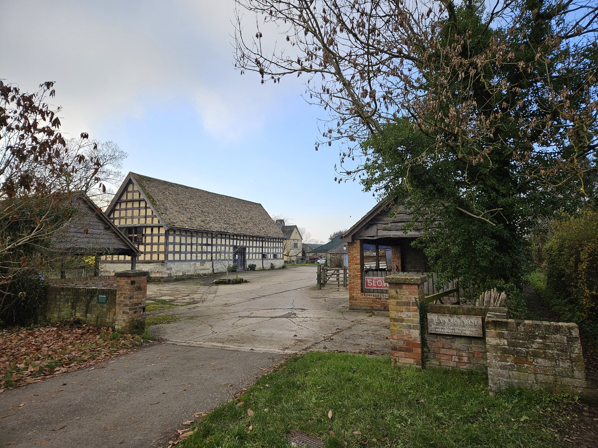 RJonTourUK tweet media