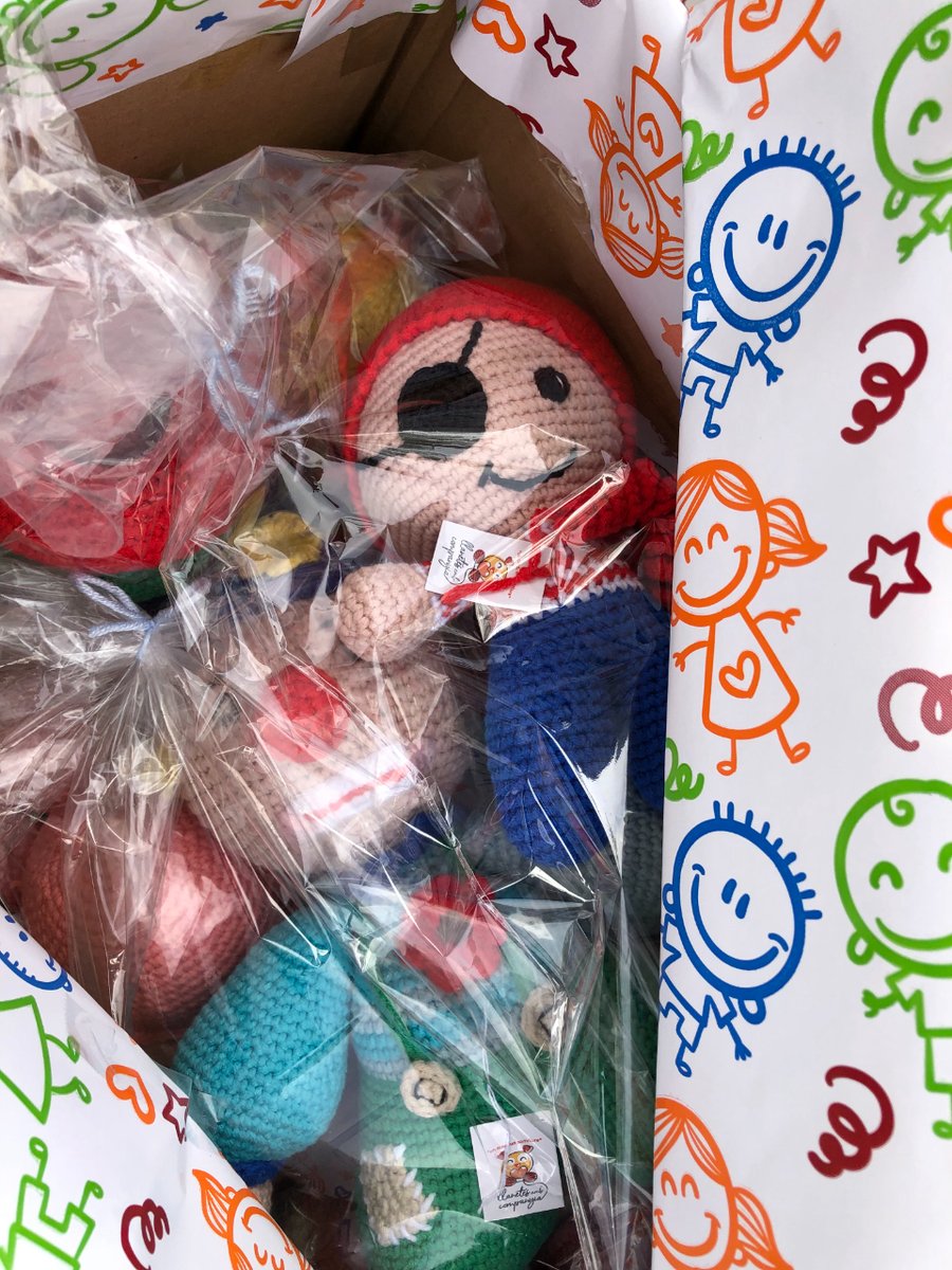 vallhebron's tweet photo. 🐻✨ Un any més, gràcies a l'associació "Llanetes amb Companyia" per la seva generositat! Hem rebut més de 700 adorables ninots i animalets de ganxet per fer somriure els pacients de l'Hospital Infantil 💙🏥 #FemVHambTu https://t.co/IWTL0VHfxb