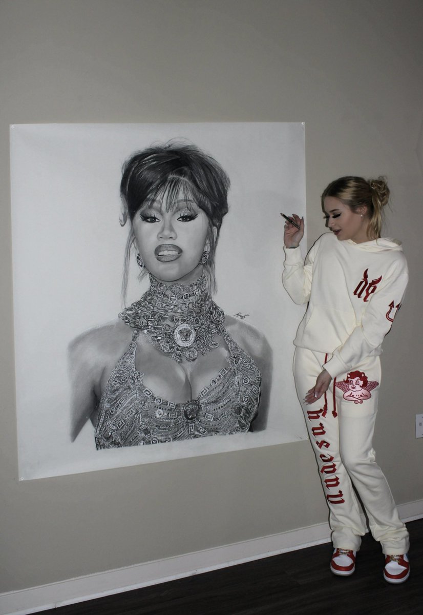 TheKassify's tweet photo. Let’s turn it up a notch
I present my @iamcardib piece ⛓🖤 https://t.co/L8mh7ok644