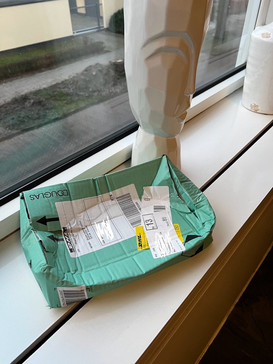 gaazjee's tweet photo. @DHLNL @DHLeCommerce wat is hier de bedoeling van? https://t.co/0fFgjIL5nl