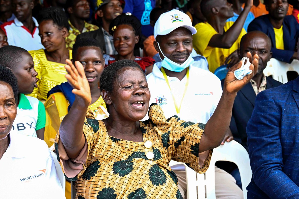 KagutaMuseveni's tweet photo. As we commemorated  World AIDS Day at Kibaale in Rakai district, I stressed the importance of implementing free education in government schools to fight HIV/AIDS among adolescents aged 15+. Despite opposition from some government head teachers, we must eliminate fees that keep children out of school. Let's empower them and make education an Anti-AIDS measure.

Secondly, prevention is paramount in our battle against HIV/AIDS. Parents should counsel the children while they are young even though the treatment is available, if you get infected, the virus limits your health. Prevention is the number one solution in our fight against HIV/AIDS

For  the people who are already living with the virus, it is important that they live a positive life and take medication as prescribed by health practitioners.

I  thank people like Dr. Watiti and others because they have shown us that it is possible to live longer despite living with the virus.