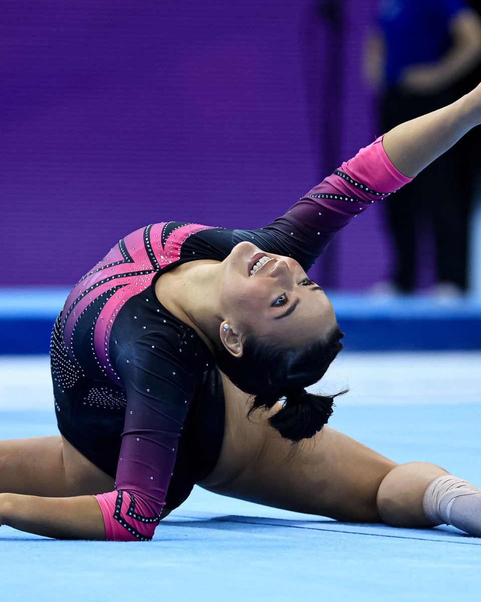 Make December a month full of style and sparkle😍 Shop this gymnastics leotard: Omnia Black Pink Long Sleeve✨

 #quatro #gymnastics #leotard #quatroleotard #quatrogymnastics #leotards #quatroleotards #style #training #competition #beautiful #stylish #leotardinspiration