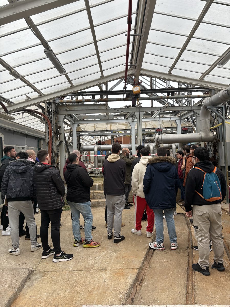 cifp_aviles's tweet photo. Alumnado de electricidad ha visitado el aula de la geotermia que tiene la @CatedraHunosa en el campus de Mieres y  a la instalación geotérmica que tienen en el Pozo Barredo. https://t.co/Kcy7AlowZI