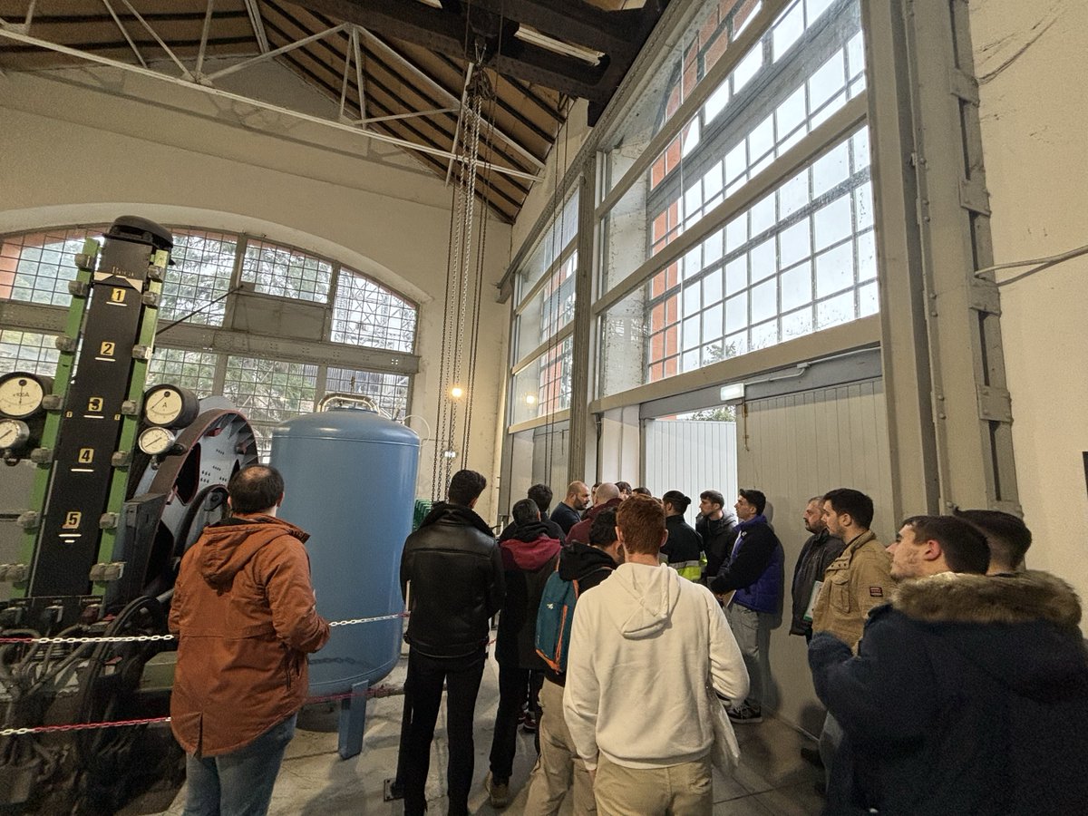 cifp_aviles's tweet photo. Alumnado de electricidad ha visitado el aula de la geotermia que tiene la @CatedraHunosa en el campus de Mieres y  a la instalación geotérmica que tienen en el Pozo Barredo. https://t.co/Kcy7AlowZI