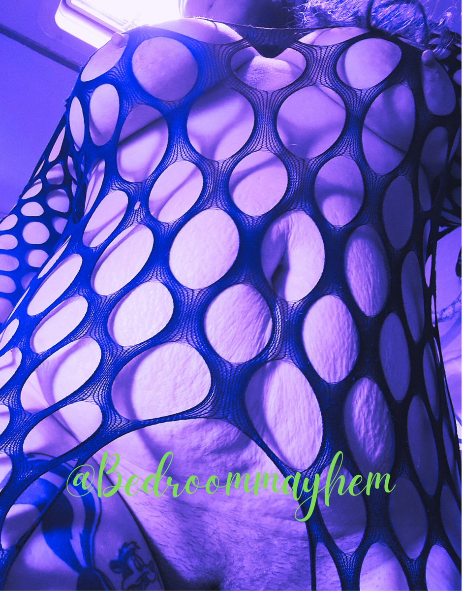 BedroomMayhem's tweet photo. Happy fishnet Friday 💋 https://t.co/aV5K9FyVAM