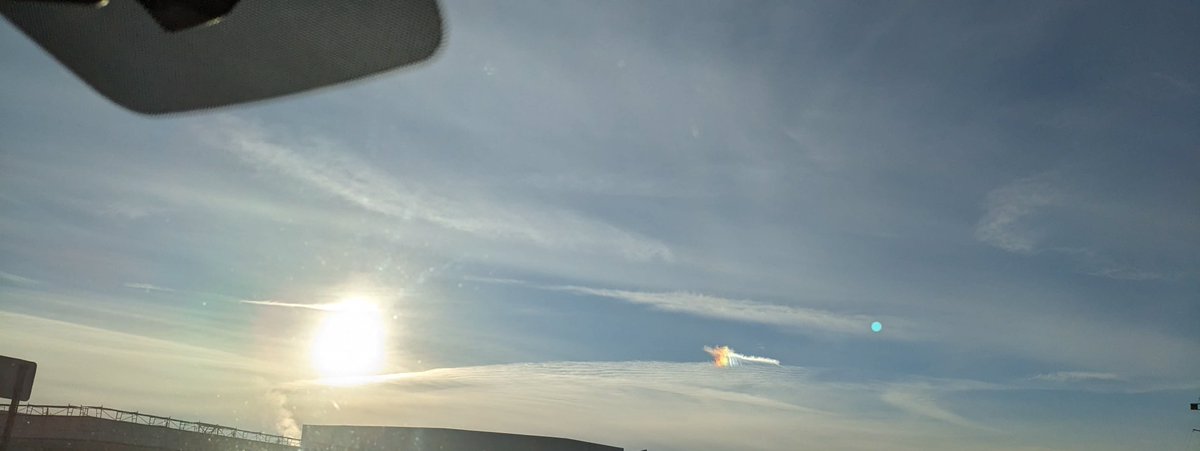 xmaire's tweet photo. @ian_leonard I wanted to share these photos I took this morning in Blaine. There was an interesting rainbow coloring that appeared on one feather like cloud above the horizontal white ones below. https://t.co/Zsi94sk5h5