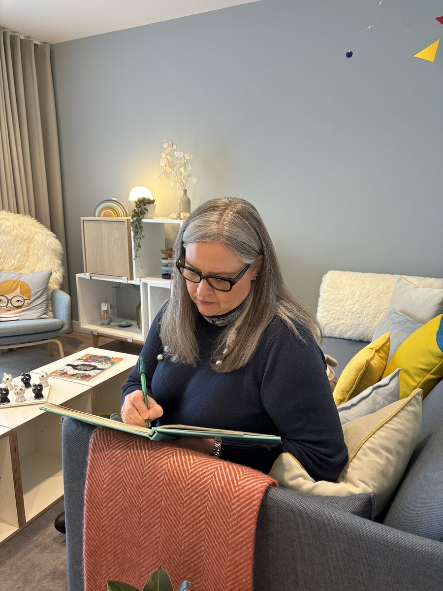 RozMccall's tweet image. It was my honour to visit Bairns Hoose today 🧸 @children1st 

The work they do to support victims and their families is absolutely incredible.

I want to thank all of the fantastic staff at Bairns Hoose for all that they do.
#children #care #support