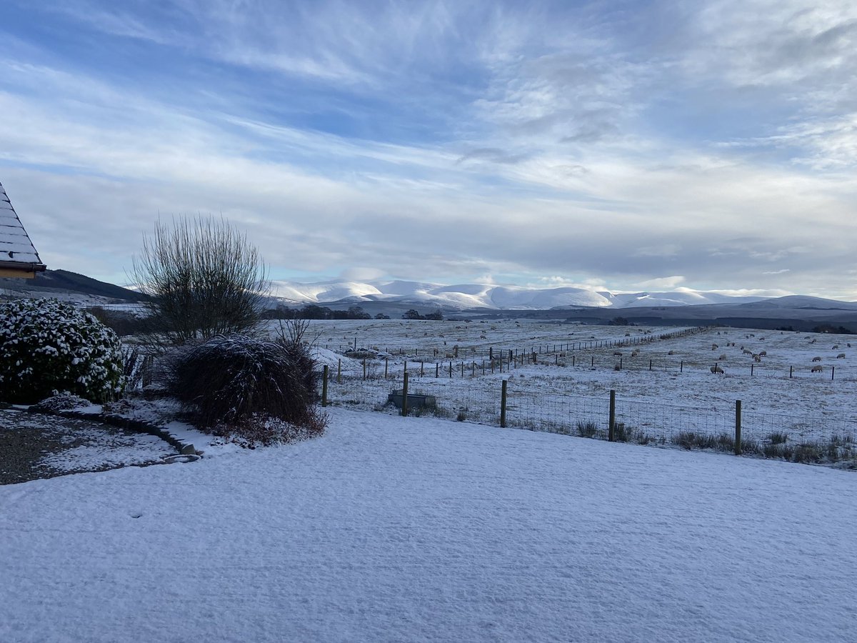 This morning’s stunning #snow scene viewed from Strone, #Newtonmore looking towards the #Spey-side of the #Grampians aka #Cairngorms. 
#snow #badenoch #highlands #Scotland