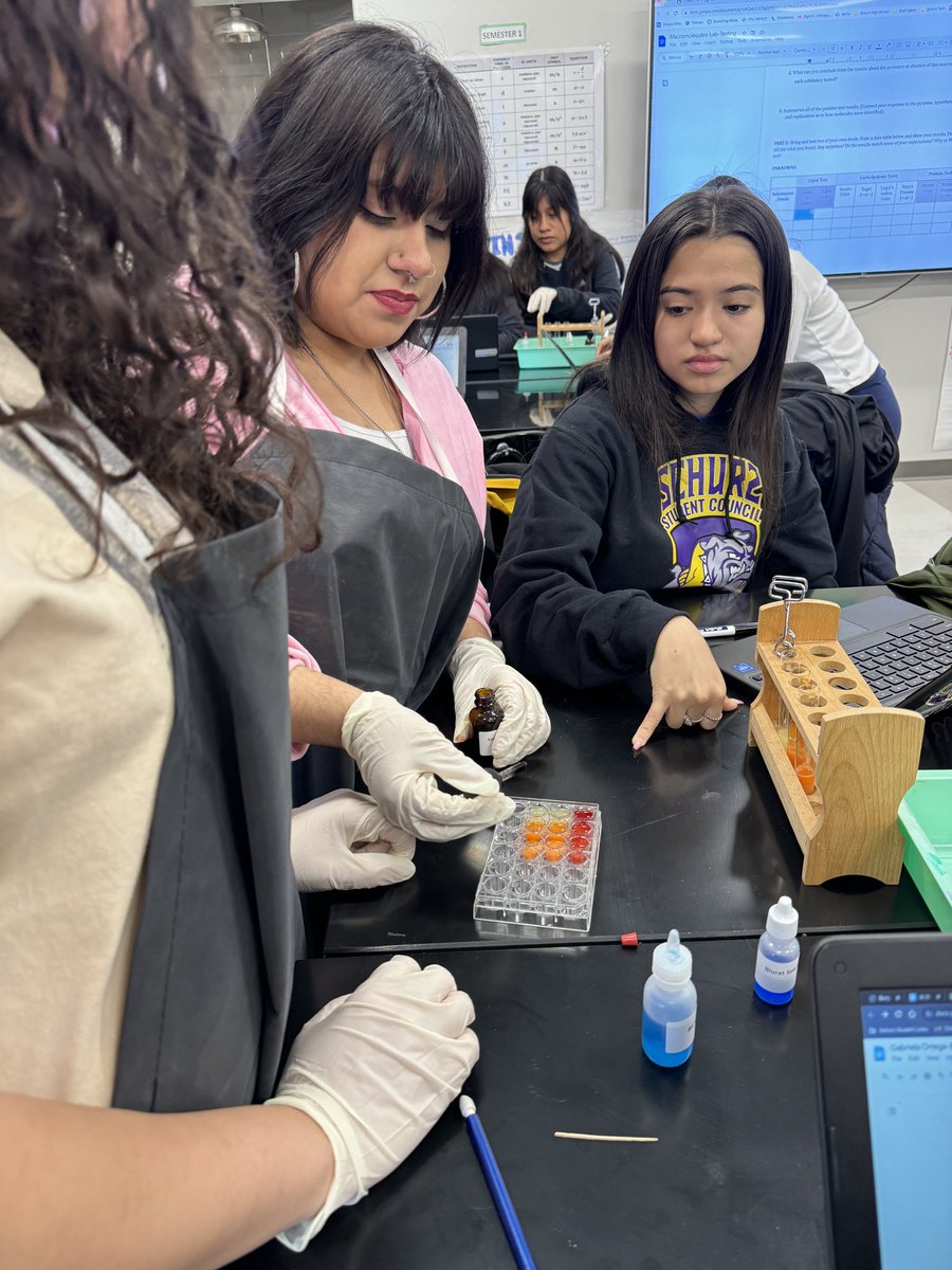 MrArsenie's tweet image. Day 2 of macromolecules in foods testing for my #ibbio @CarlSchurzHS students! This time- unknown foods they have to determine the identity of based on test results!