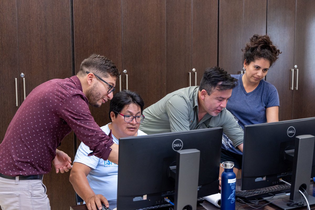 Docentes, personal de USFQ Galápagos y Galápagos Science Center se capacitó en ArcGIS Story Maps en el marco del GISWeek: Islas encantadas, un mundo de datos Geoespaciales.