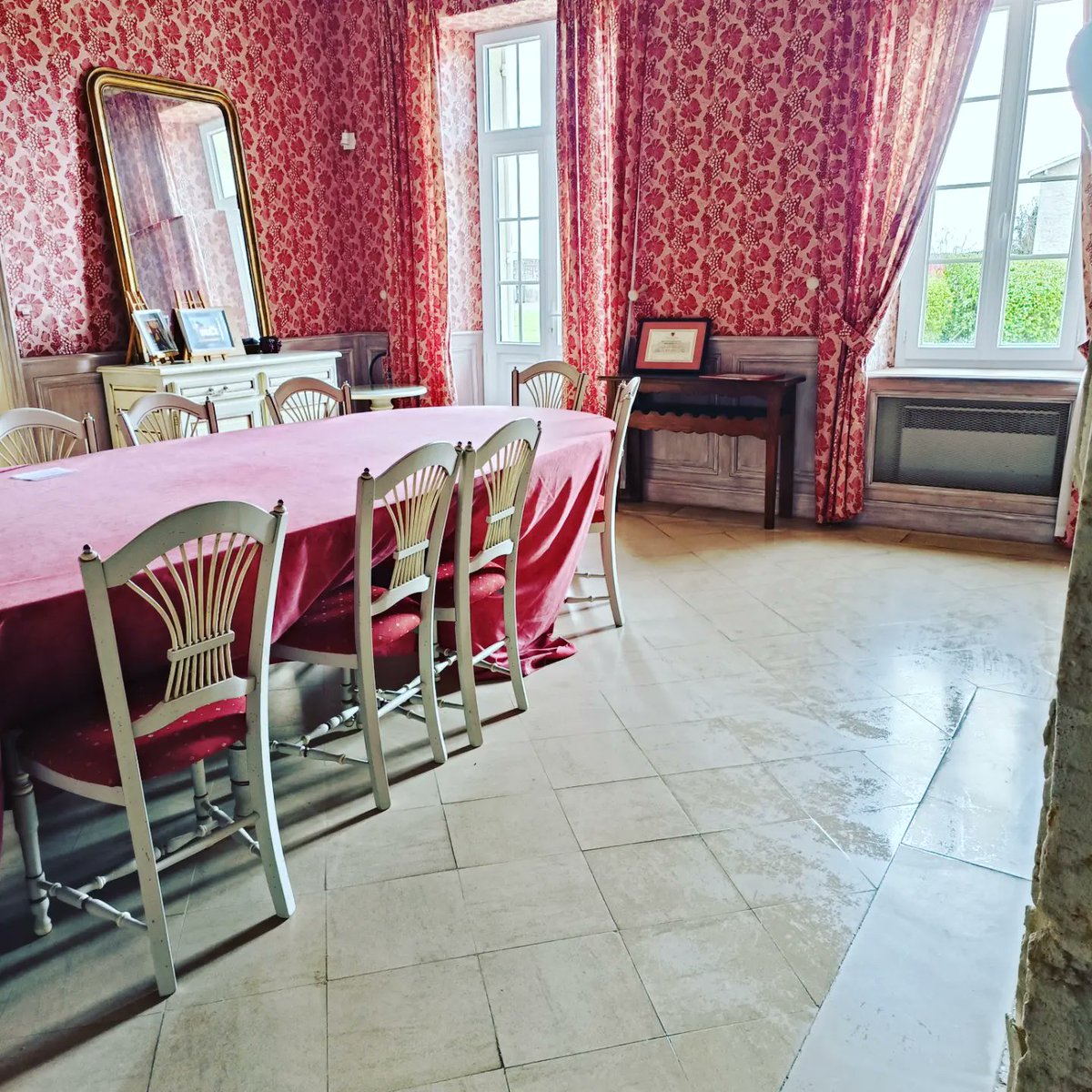 Cap2Proprete's tweet image. Remise en état avant réception du public au Château TOUR De PEZ à St Estephe dans le cadre des journées portes ouvertes.