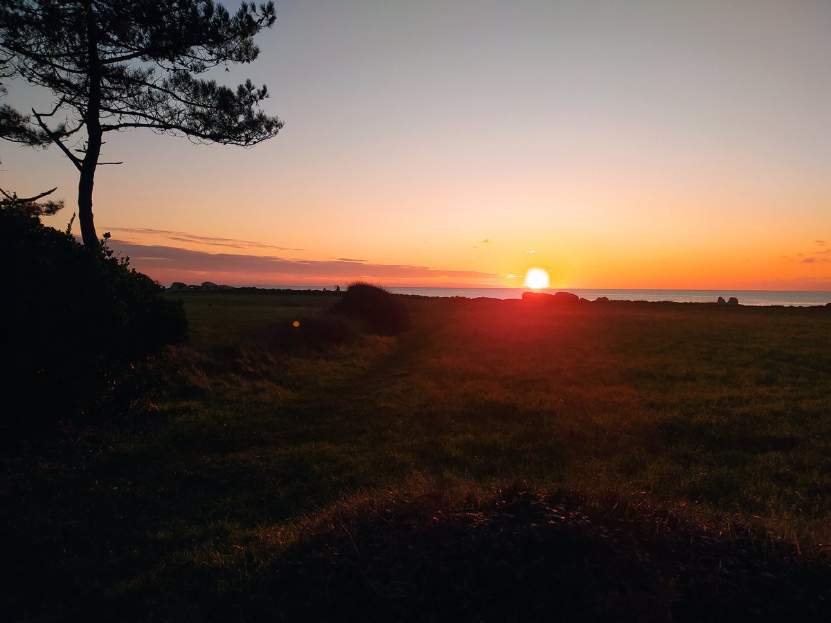 2nivergos's tweet photo. Fin de journée à Pouldohan "sur mer"
#Pouldohan #Tregunc #Finistere #Bretagne @minaouette https://t.co/v2EhiSsRxL