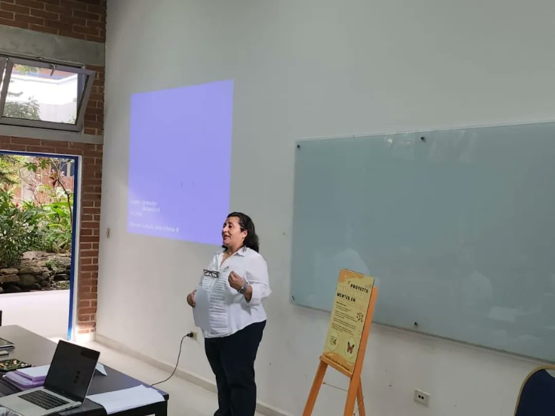 FemaHonduras's tweet photo. El dia viernes 08 de septiembre fue brindada la segunda charla a los alumnos de Medicina de 5to año de la universidad Nacional Autónoma de Honduras (UNAH-VS), por el Catedrático Dr. Allan Alvarez Médico especialista en Neurología.

Proyecto Innovando Mentes en Esclerosis Múltiple https://t.co/weMVPcyNup