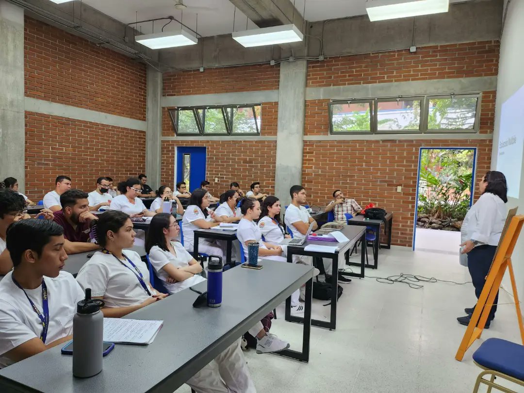FemaHonduras's tweet photo. El dia viernes 08 de septiembre fue brindada la segunda charla a los alumnos de Medicina de 5to año de la universidad Nacional Autónoma de Honduras (UNAH-VS), por el Catedrático Dr. Allan Alvarez Médico especialista en Neurología.

Proyecto Innovando Mentes en Esclerosis Múltiple https://t.co/weMVPcyNup