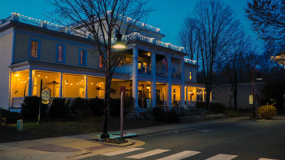 Twinkling lights, festive décor, and plenty of holiday cheer✨ The <a href="/TownofAshland/">Town of Ashland</a> knows how to capture the magic of the season!