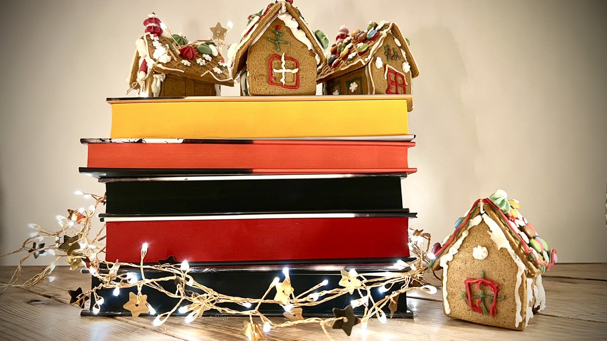 Festive GIVEAWAY! ~ RT &amp; sign up to my newsletter: hachette.co.uk/contributor/wi… by Dec 10th. I’ll give away TWO signed &amp; dedicated special edition hardbacks (sprayed edges, I’ll let you choose) PLUS a surprise bonus prize. Open: worldwide. Winner announced: Dec 11th. Good luck!