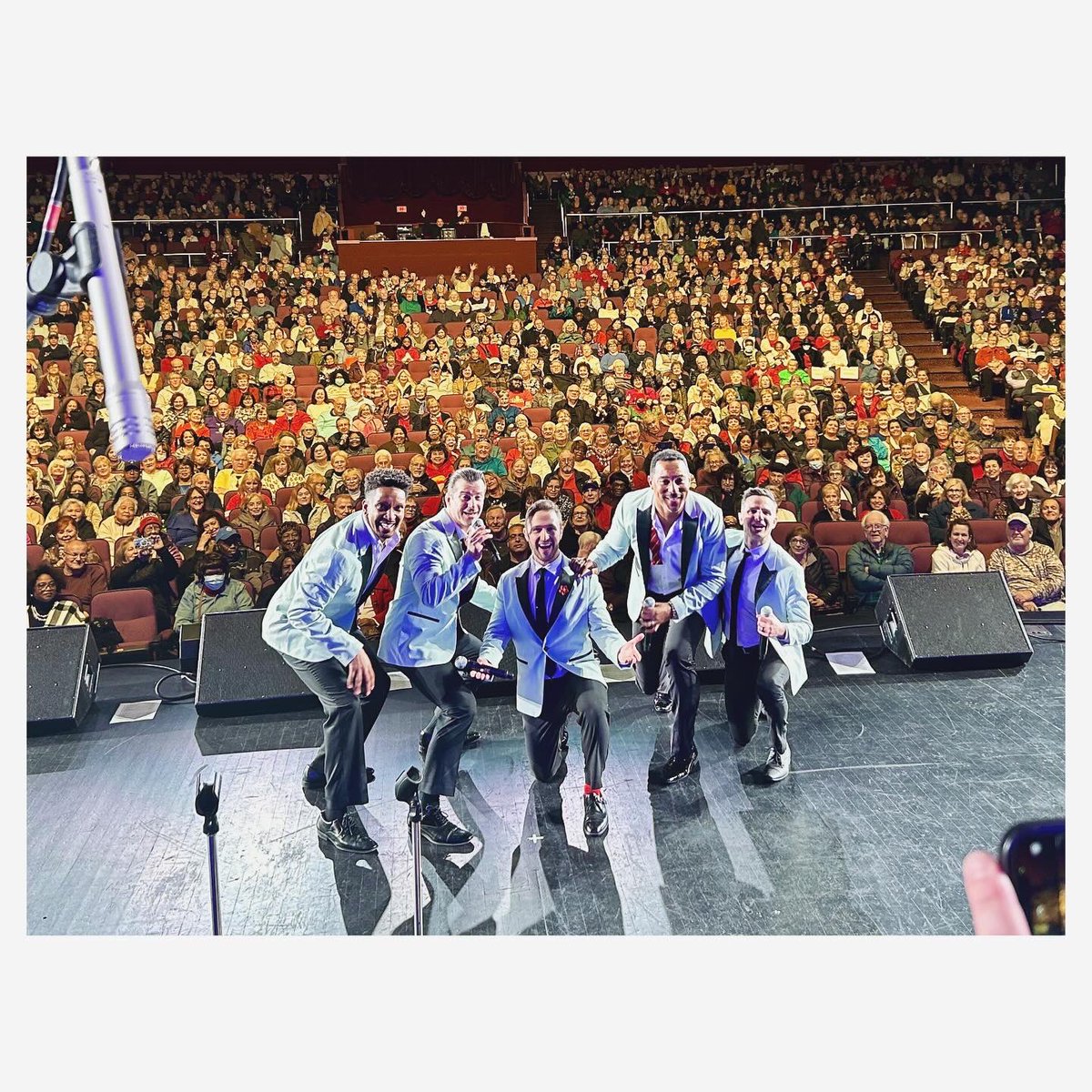 MichaelDFasano's tweet photo. Atlantic City was a Christmas Hit! 💥🎄🎰🎶 SOLD OUT crowd and such an adventure for me! Loved every second and proud to share the stage with these inspiring performers and musicians! 🔥🎤🩷 #doowopproject #doowop #christmas #atlanticcity https://t.co/LkkKO0wNjH