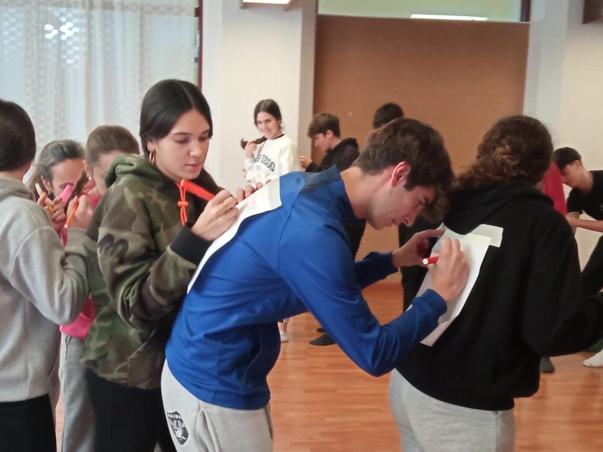 SagratCorDip's tweet image. Aquesta setmana diversos alumnes de 2n de Batxillerat han gaudit dels Tallers d’Interioritat a Manresa, on han fet activitats per connectar amb els altres i amb ells mateixos mitjançant l’expressió corporal i artística i la reflexió. #ProjecteD #fundacioneducativasofiabarat