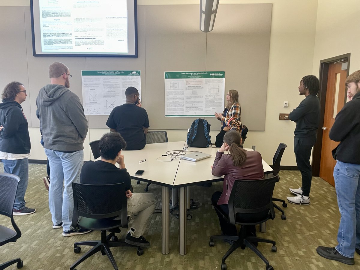 MathematicsUab's tweet photo. Students in Honors Differential Equations MA 252, @UAB_CAS @MathematicsUab @HonorsUAB spent this week presenting and discussing honors projects, which apply differential equations to model utility functions and risk aversion, market equilibrium, HIV infection, gravity trains etc. https://t.co/FrComUaP3G