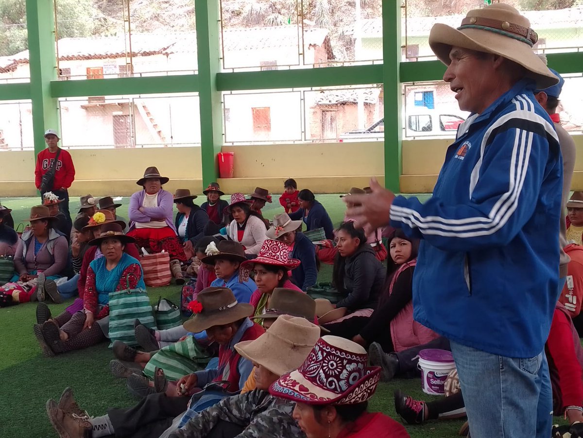 dhsfcusco's tweet photo. La comunidad campesina de #Oscollopata, Provincia de Paruro, a través de un proceso participativo modificaron su estatuto poniendo énfasis en la autodeterminación como comunidad campesina originaria; este proceso se acompañó desde el #CEDEP AYLLU y Derechos Humanos Sin Fronteras. https://t.co/YkRFujAE21