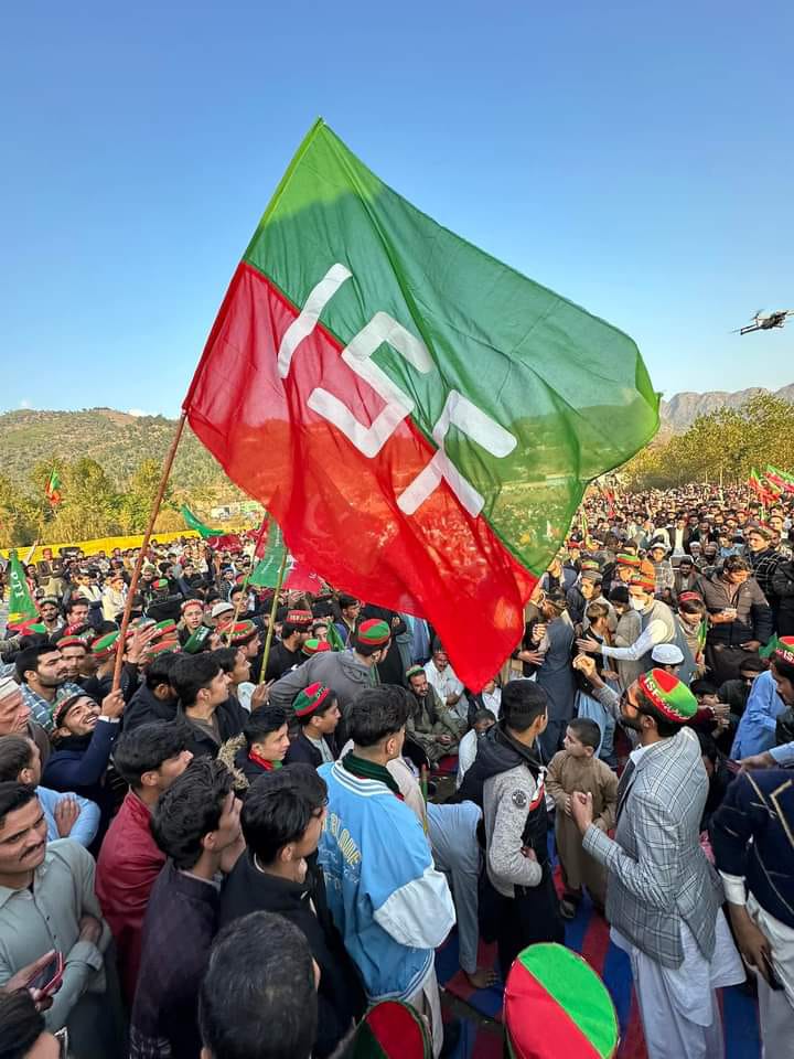 ImranKhan185051's tweet photo. @TeamiPians #isfbuner https://t.co/mQ365roKNd
