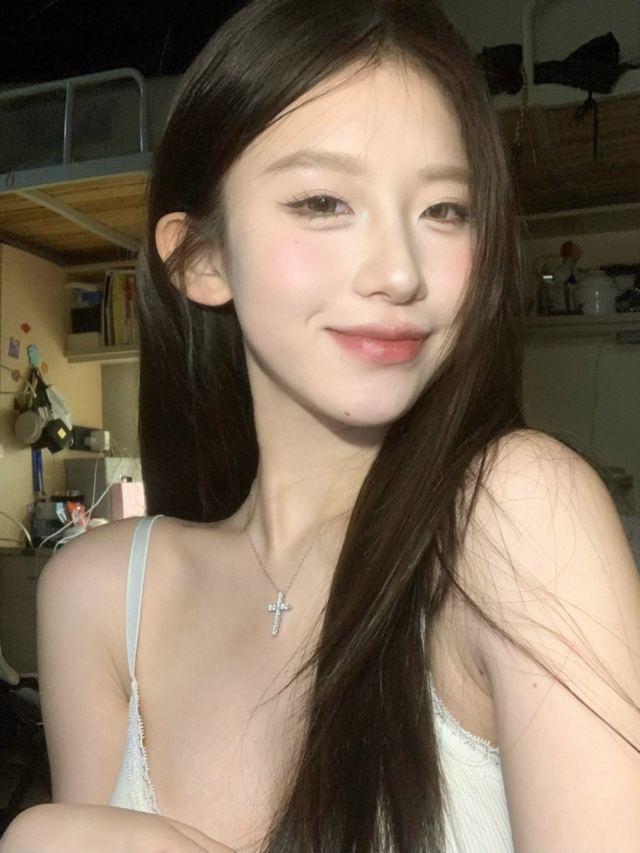 ssss9999i's tweet photo. 寝室自拍x2 #射屏 #合照 #反差 #反差婊 #女高 #文爱 #女大 #白富美 #母狗 #女s #女m #榨精 #学生 #骚货 #意淫  #羞辱 #盯射 #颜射 https://t.co/uU9jWLZ7X7