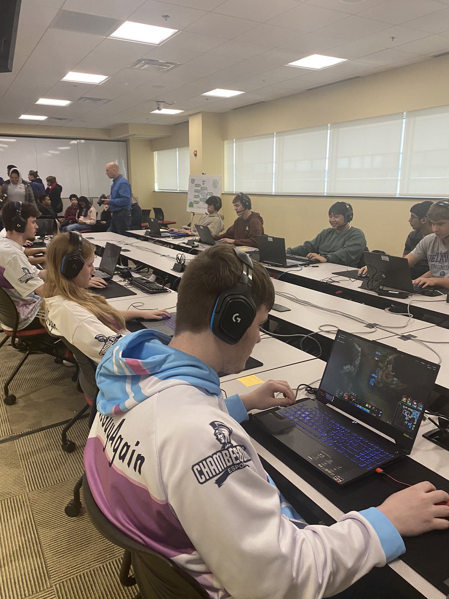 And they are off! We have Rocket League, League of Legends and Super Smash Bros running!  Good luck to all of our teams! ##pselesports #pselfinals #teamcciu #esports