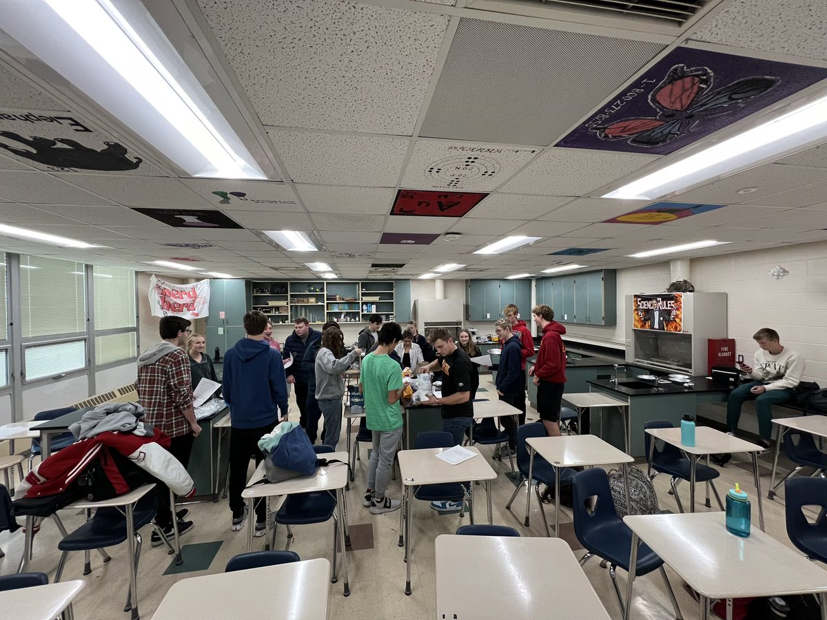 NP_Science_NHS's tweet photo. Yesterday, our SNHS conducted our yearly bath bomb lab! &amp; just in time for the holidays!! 🤓☃️ @NP_AEast @NPHS_Science @VoelzJames @SouthernHancock #NewPalProud #WeAreDragons #ScienceRules https://t.co/jeWqkhFspX
